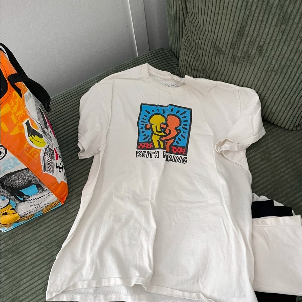Keith haring large tee. So soft and barely worn

#aritzia #cool #y2k